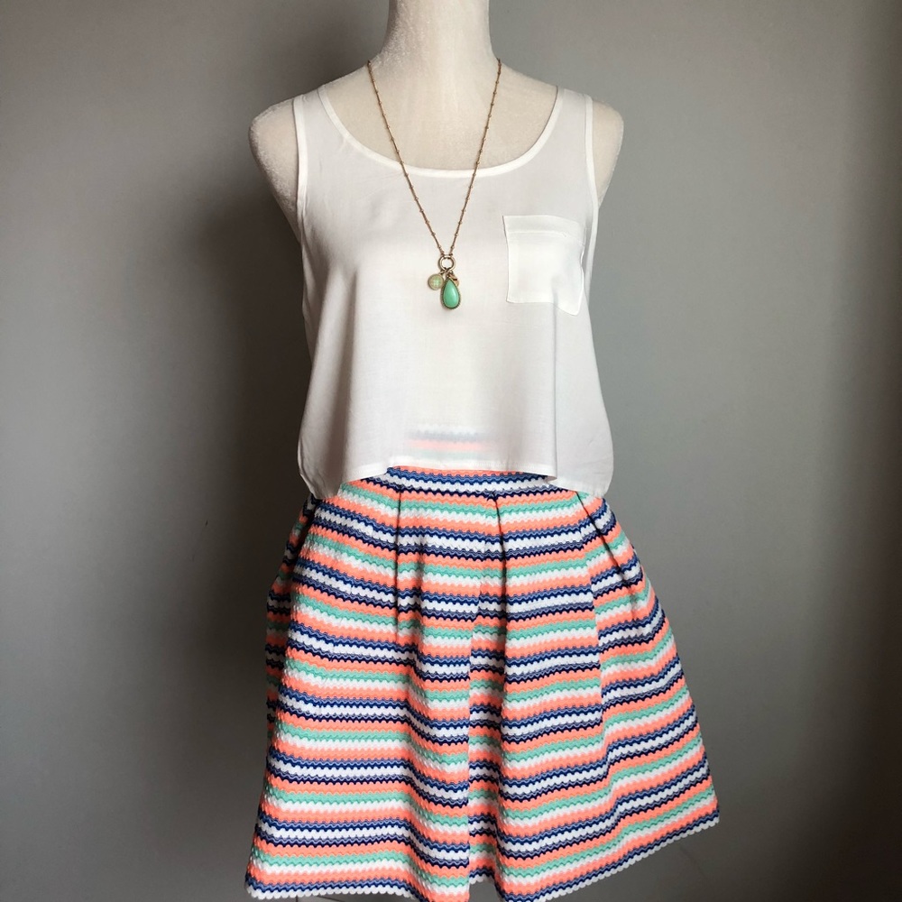 Francesca’s Scuba style mini skirt. Sz M